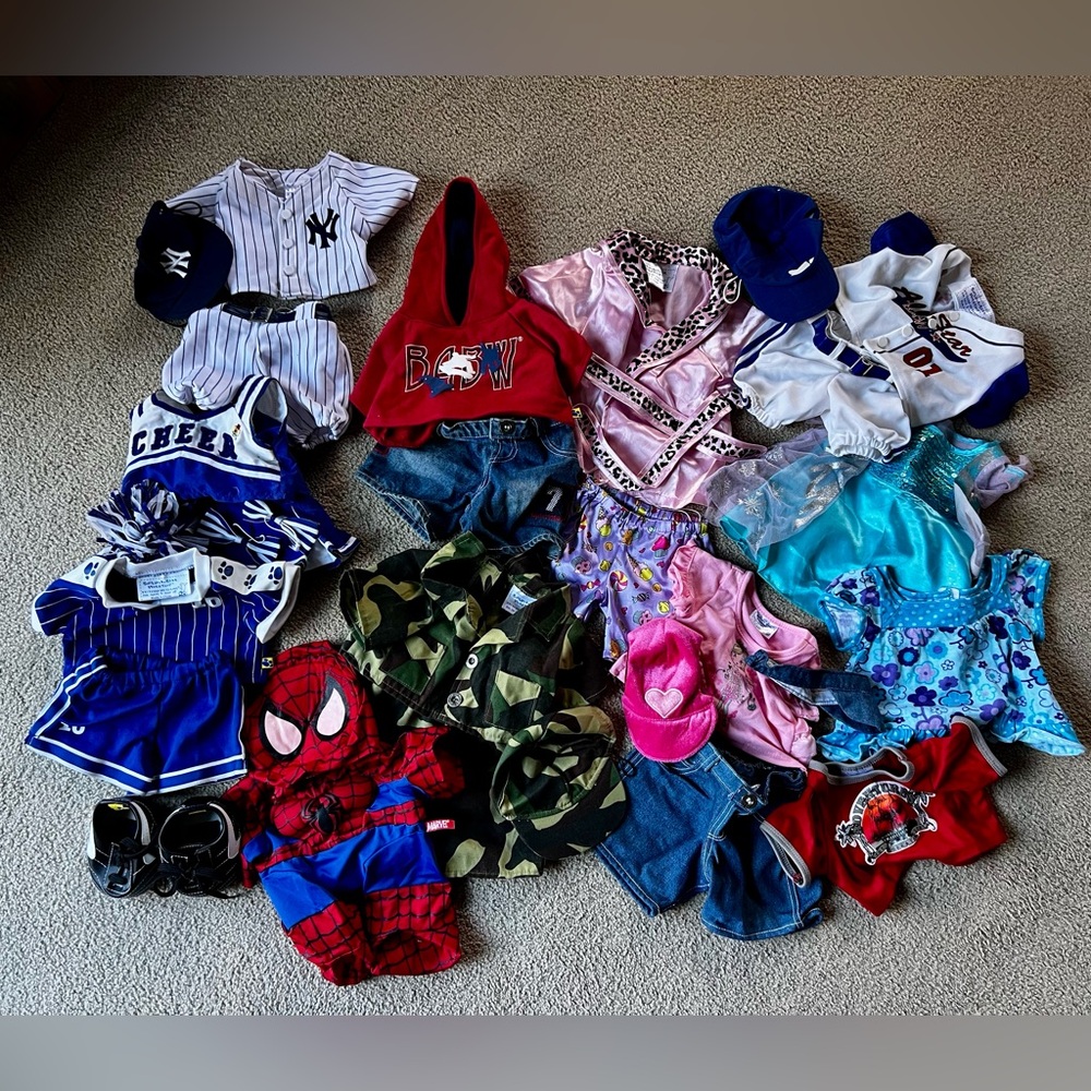 Huge lot Build-a-Bear clothing 31 pieces